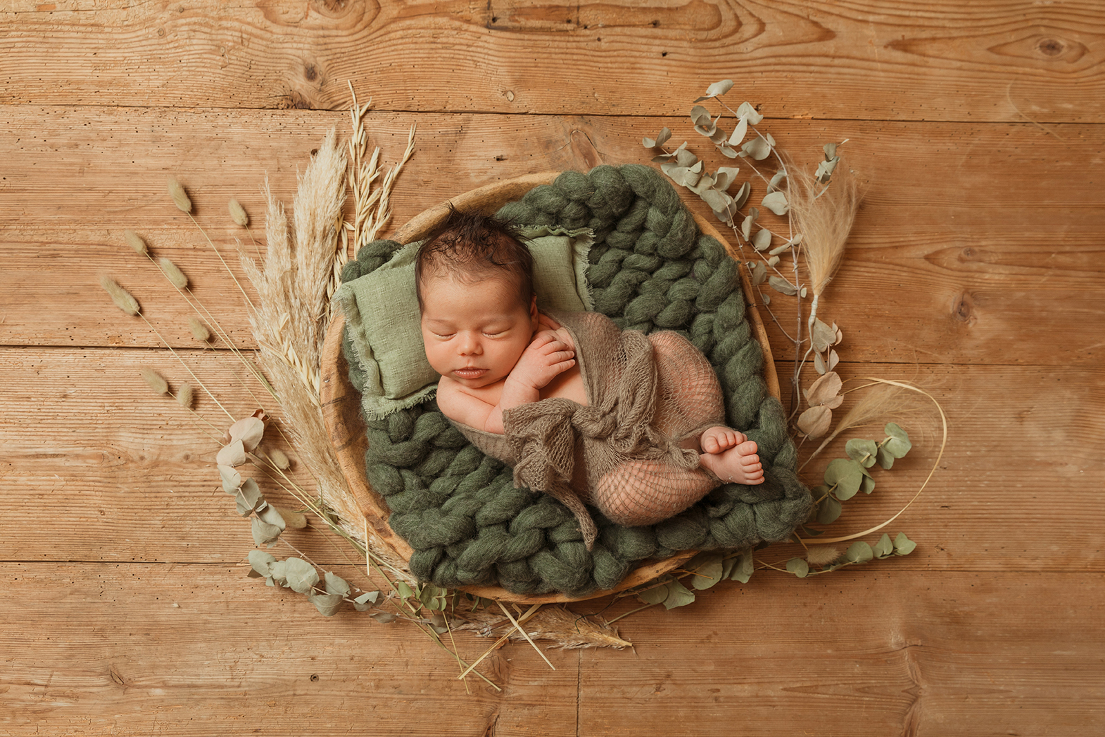 Babyfotografie mit einem entspannten Baby im Fokus
